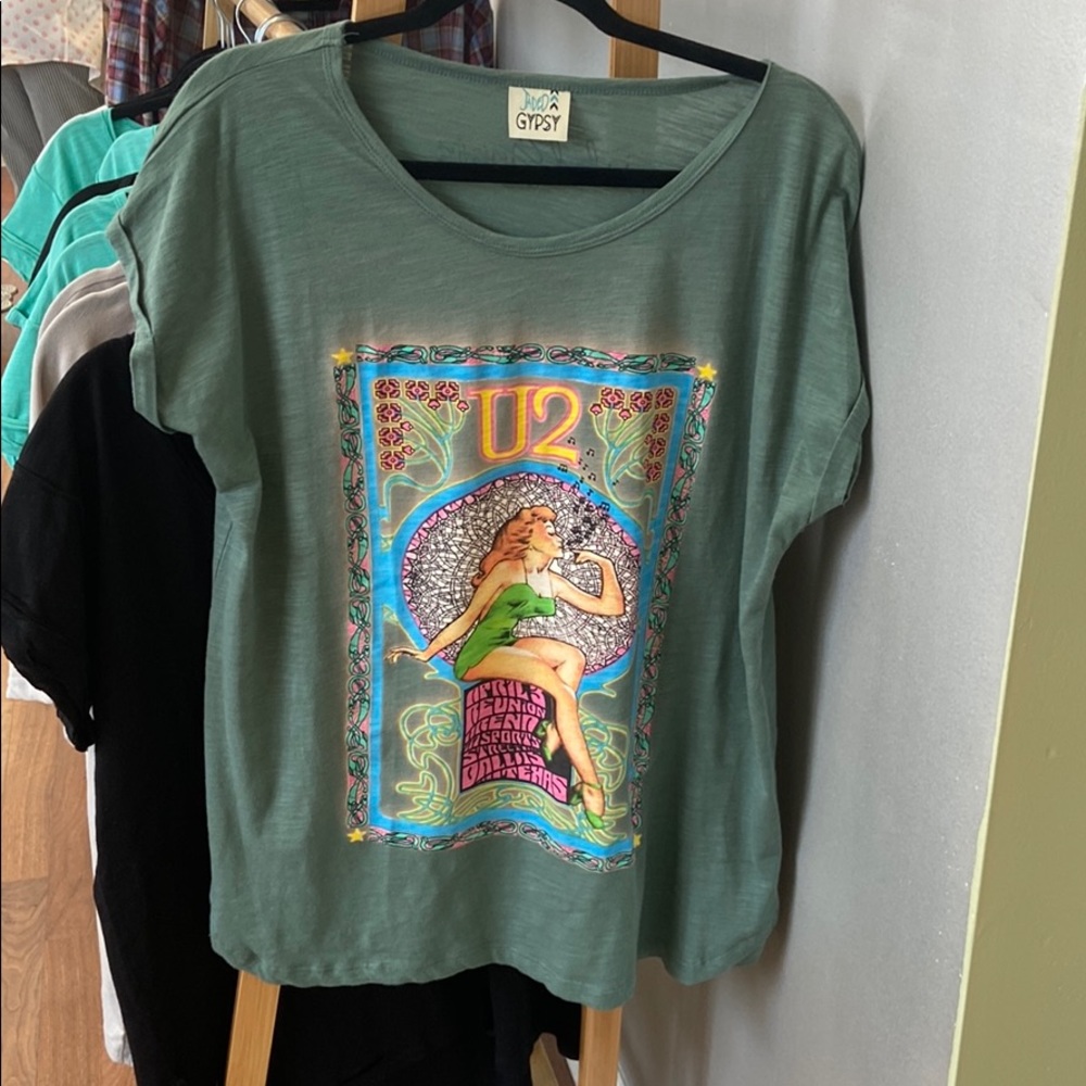 Graphic tee